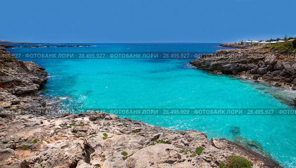 Menorca Platja es Calo Blanc in Sant Lluis at Balearic islands of Spain. Стоковое фото, фотограф Tono Balaguer / Ingram Publishing / Фотобанк Лори
