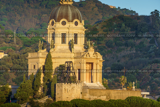 MESSINA, ITALY - NOVEMBER 06, 2018 - Panoramic view of the city and the Temple Christ the King in Sicily. Стоковое фото, фотограф Сергей Богомяко / Фотобанк Лори