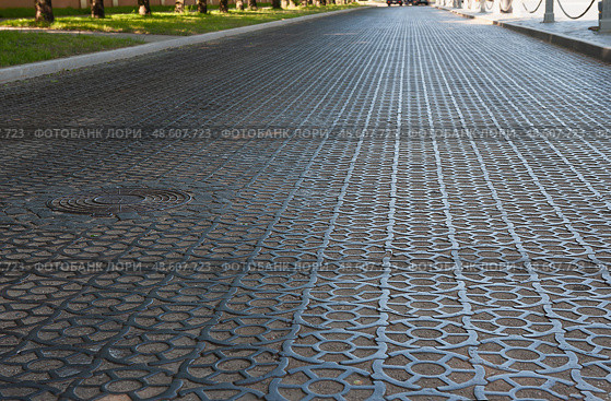 Metal paving stones. Cast-iron bridge on Penkovoy over the bypass canal, Kronstadt. Стоковое фото, фотограф Оксана Медведева / Фотобанк Лори