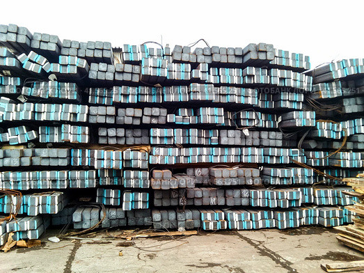 Metal square rods. Warehouse of metal ingots. Стоковое фото, фотограф Леонид Еремейчук / Фотобанк Лори