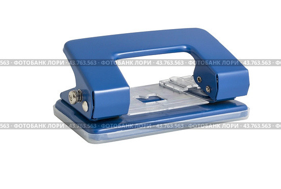 Металлический дырокол, изолированный на белом фоне. Blue office puncher on white background. Стоковое фото, фотограф Татьяна Д / Фотобанк Лори