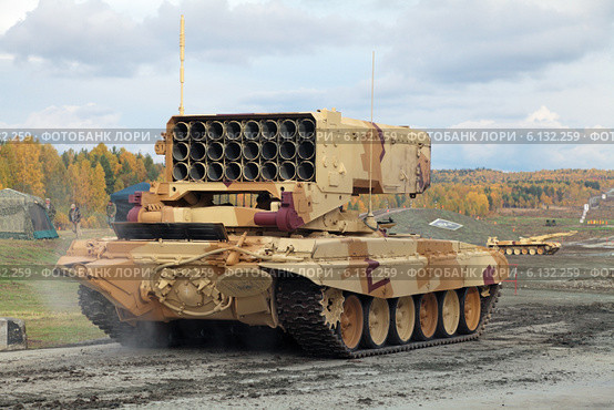 Международная выставка вооружения, военной техники и боеприпасов RAE-2013 г. Нижний Тагил. ТОС-1 "Буратино" - российская тяжелая огнеметная система залпового огня на базе танка Т-72. Редакционное фото, фотограф Игорь Долгов / Фотобанк Лори