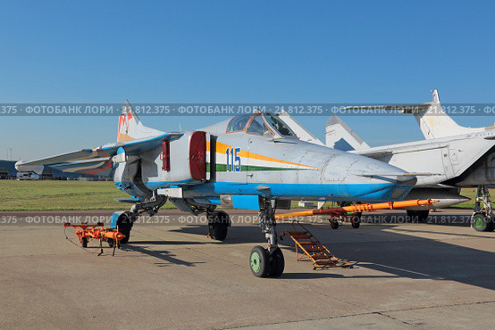 Международный авиационно-космический салон МАКС-2015. Миг-23 - советский многоцелевой истребитель третьего поколения с верхним расположением крыла изменяемой стреловидности. Редакционное фото, фотограф Игорь Долгов / Фотобанк Лори
