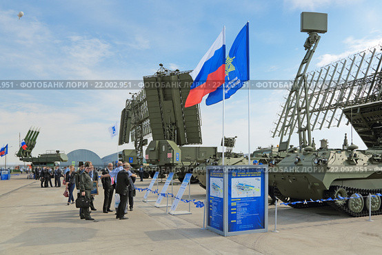 Международный авиационно-космический салон МАКС-2015. Мобильные радиолокационные комплексы. Редакционное фото, фотограф Игорь Долгов / Фотобанк Лори