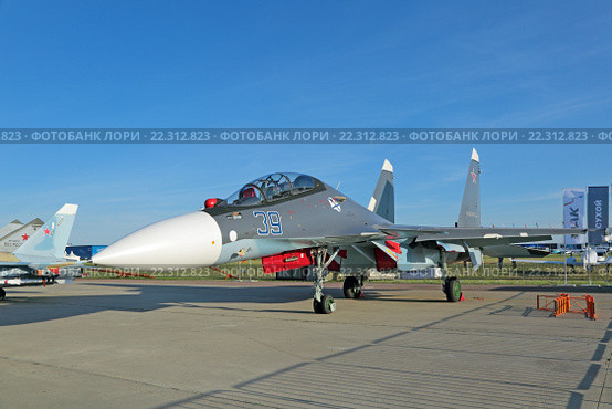 Международный авиационно-космический салон МАКС-2015. Су-30 СМ (по кодификации НАТО: Flanker-C) российский двухместный многоцелевой истребитель для нужд ВМФ. Редакционное фото, фотограф Игорь Долгов / Фотобанк Лори