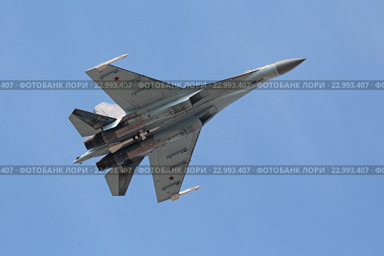 Международный авиационно-космический салон МАКС-2015. Су-35С - российский многоцелевой сверхманевренный истребитель поколения 4++. Демонстрационный полет. Редакционное фото, фотограф Игорь Долгов / Фотобанк Лори