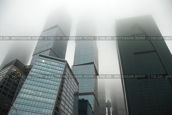 Международный бизнес-центр "Москва-Сити" в тумане (2010 год). Редакционное фото, фотограф lana1501 / Фотобанк Лори