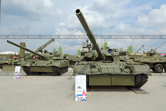 Международный военно-технический форум "Армия-2015", Кубинка, военно-патриотический парк "Патриот". Т-80 основной боевой танк СССР. Первый в мире серийный танк с газотурбинной силовой установкой. Редакционное фото, фотограф Игорь Долгов / Фотобанк Лори