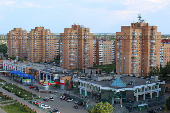 Микрорайон Юг в Глазове (2023 год). Редакционное фото, фотограф Иван Дуплик / Фотобанк Лори