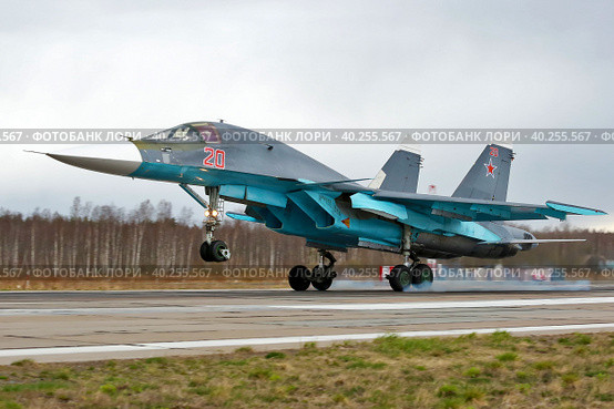 Многоцелевой истребитель-бомбардировщик Су-34 ВКС России (2020 год). Редакционное фото, фотограф Александр Тарасенков / Фотобанк Лори