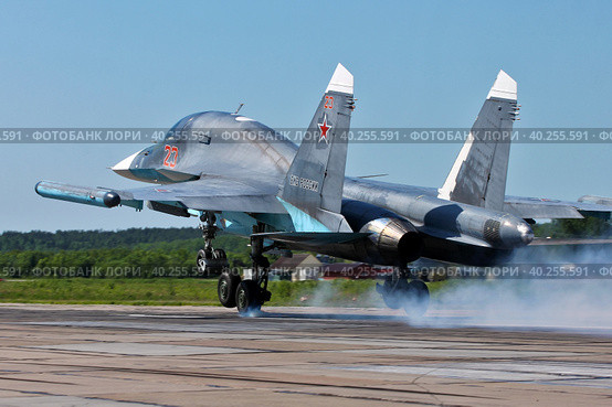 Многоцелевой истребитель-бомбардировщик Су-34 ВКС России (2020 год). Редакционное фото, фотограф Александр Тарасенков / Фотобанк Лори