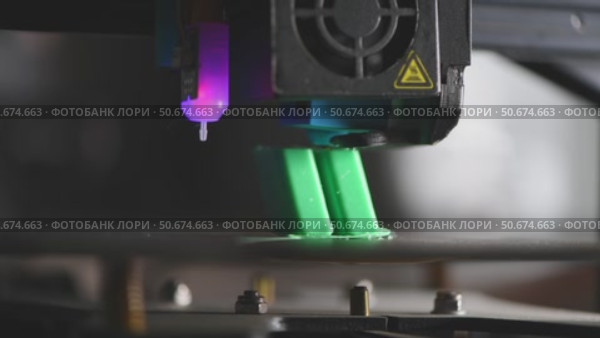Modern 3d printer creating a green plastic object using innovative technology in a laboratory setting, showcasing the advancements in additive manufacturing. Стоковое видео, видеограф Ольга Ильина / Фотобанк Лори