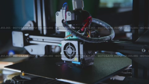 Modern 3d printer creating a rapid prototype in a laboratory, showcasing advanced additive manufacturing technology with precision and innovation. Стоковое видео, видеограф Ольга Ильина / Фотобанк Лори