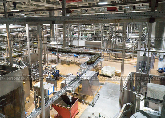 Modern conveyor for water bottling machine. Стоковое фото, фотограф Курганов Александр / Фотобанк Лори