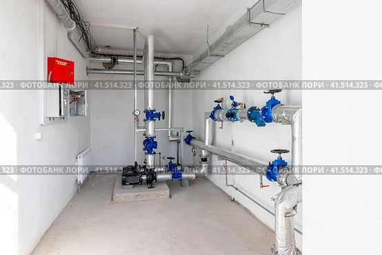 Modern independent heating system in boiler room. Pipelines, water pump, valves, manometers. Стоковое фото, фотограф Дмитрий Головач / Фотобанк Лори