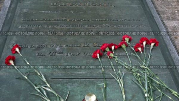 Могила Багратиона на Бородинском поле. Май. Bagration's grave on the Borodino field. May. Редакционное видео, видеограф Горшков Александр / Фотобанк Лори