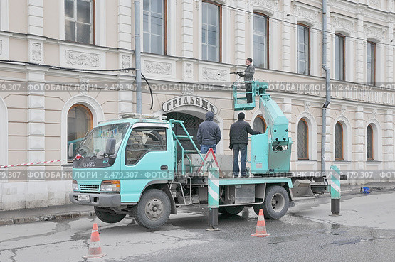 Мойка стены здания. Москва (2011 год). Редакционное фото, фотограф stargal / Фотобанк Лори