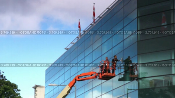 Мойщики окон (2010 год). Редакционное видео, видеограф Losevsky Pavel / Фотобанк Лори