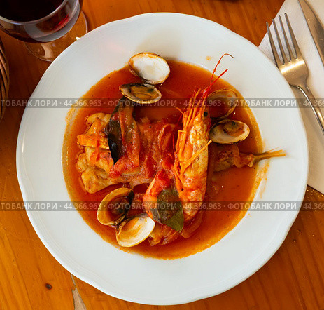 Monkfish tail in spicy sauce with shrimp and mussels. Стоковое фото, фотограф Яков Филимонов / Фотобанк Лори