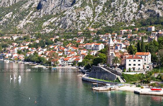 Montenegro. Kotor Bay. Top view to the beautiful Church of St. Matthew (Crkva Sv. Matije, 1670) during the restoration in the Dobrota town (2016 год). Стоковое фото, фотограф Виктория Катьянова / Фотобанк Лори