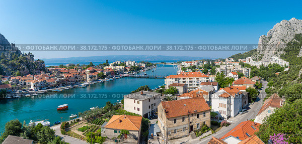 Morning panorama of Omis. Sunny day. (2015 год). Стоковое фото, фотограф Михаил Аккуратoв / Фотобанк Лори
