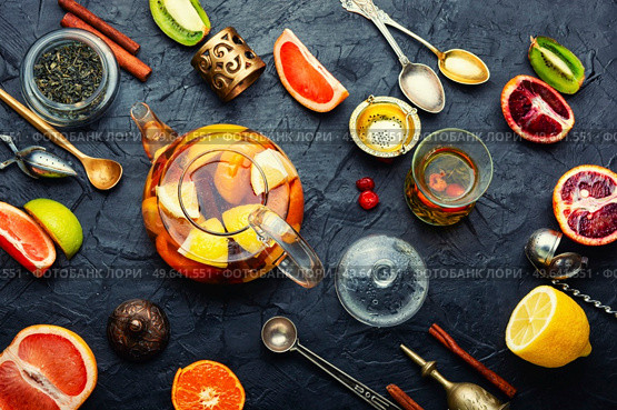 Moroccan tea, tea kettle with grapefruit, orange, lime and mandarin.. Fruit tea with citrus. Стоковое фото, агентство Ingram Publishing / Фотобанк Лори