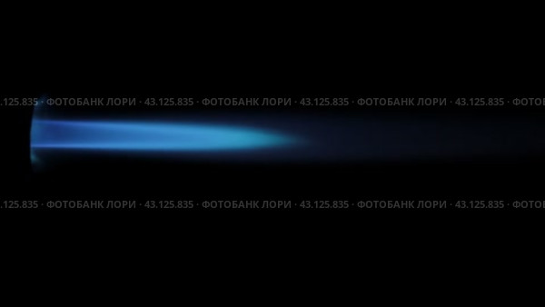 Мощная плазменная струя газовой горелки. Обратите внимание на пламя горения плазменной горелки. Intense plasma jet of a gas burner. Стоковое видео, видеограф Александр Собко / Фотобанк Лори