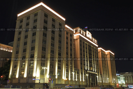 Moscow - August 7, 2023. Building of Russian parliament Gosudarstvennaya Duma in Okhotny Ryad street. Summer night view. Редакционное фото, фотограф Александр Кузнецов / Фотобанк Лори