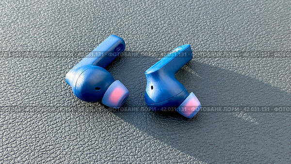 Moscow January 20 2024, JBL Wireless Earbuds. JBL Blue color Tune 230NC TWS Bluetooth wireless earphones\earbuds. Редакционное фото, фотограф Скрипачев Антон / Фотобанк Лори