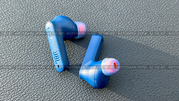 Moscow January 20 2024, JBL Wireless Earbuds. JBL Blue color Tune 230NC TWS Bluetooth wireless earphones\earbuds. Стоковое фото, фотограф Скрипачев Антон / Фотобанк Лори