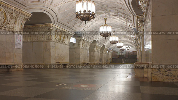 Moscow - July 10, 2022. Central hall of metro station Prospekt Mira Koltsevaya with no people. Interior view. Центральный зал станции метро Проспект Мира Кольцевой линии в Москве. Редакционное фото, фотограф Александр Кузнецов / Фотобанк Лори