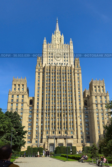 Moscow July 25 2025, Decorative facade of the Soviet ministerial building of the MFA RF against the background of Moscow panorama. Редакционное фото, фотограф Скрипачев Антон / Фотобанк Лори