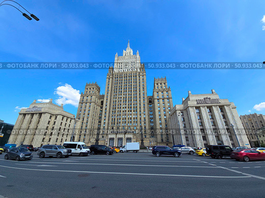 Moscow July 25 2025, Headquarters of the MFA of Russia symbolizing international relations and foreign policy of the state. Редакционное фото, фотограф Скрипачев Антон / Фотобанк Лори