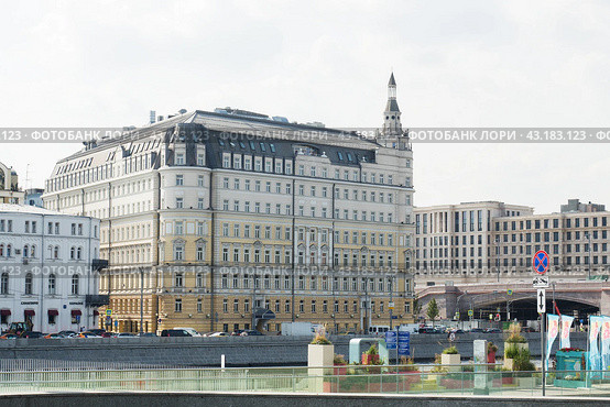 Moscow, Russia -  Baltschug Kempinski hotel on Balchug street in Moscow, Russia (2019 год). Редакционное фото, фотограф Глущенко Елена / Фотобанк Лори