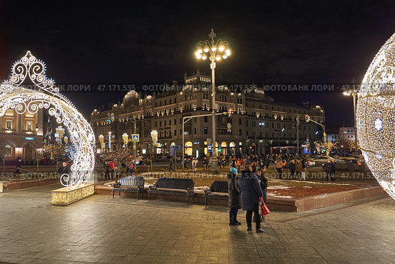 Moscow Russia - february, 15, 2020: The Maly Theater and historical buildings in Moscow in the evening. A historical building with lighting and festive illumination on the Theater Square. Редакционное фото, фотограф Андрей Жигальцов / Фотобанк Лори