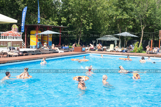 MOSCOW, RUSSIA - JULY  16, 2018 THE BASSEYN in Sokolniki. Редакционное фото, фотограф Татьяна Васильева / Фотобанк Лори