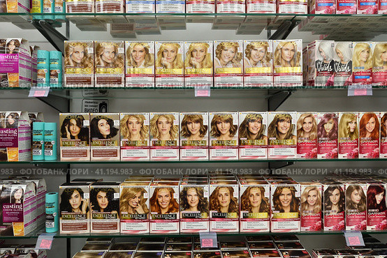 Moscow, Russia - Sept 10. 2023. Hair dye in Elize cosmetic store. Редакционное фото, фотограф Володина Ольга / Фотобанк Лори