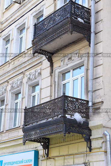 Московские балконы. Большая Пироговская улица (2010 год). Стоковое фото, фотограф Ярослав Каминский / Фотобанк Лори