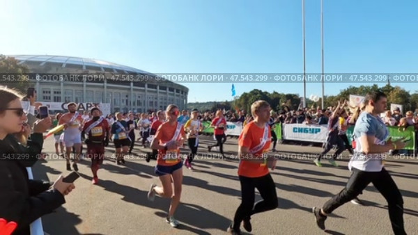 Московский марафон. Старт забега. Сентябрь. Moscow Marathon. Start of the race. September. Редакционное видео, видеограф Горшков Александр / Фотобанк Лори