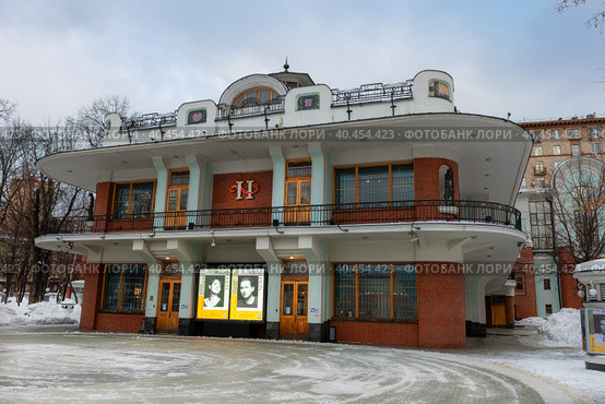 Московский театр Новая опера имени Е.В. Колобова зимним днем. Улица Каретный Ряд, 3, строение 2. Москва (2022 год). Редакционное фото, фотограф Pukhov K / Фотобанк Лори