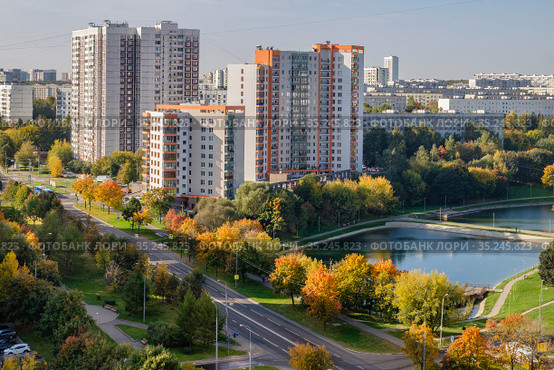 Москва, Чертаново Северное, улица Кировоградская (2020 год). Редакционное фото, фотограф glokaya_kuzdra / Фотобанк Лори