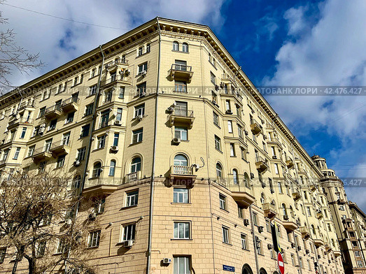 Москва, дом 1 на Малой Сухаревской площади весной. Стоковое фото, фотограф Овчинникова Ирина / Фотобанк Лори