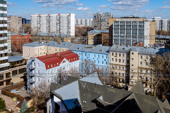 Москва, городская застройка в районе Марьина Роща, улица Октябрьская (2019 год). Стоковое фото, фотограф glokaya_kuzdra / Фотобанк Лори