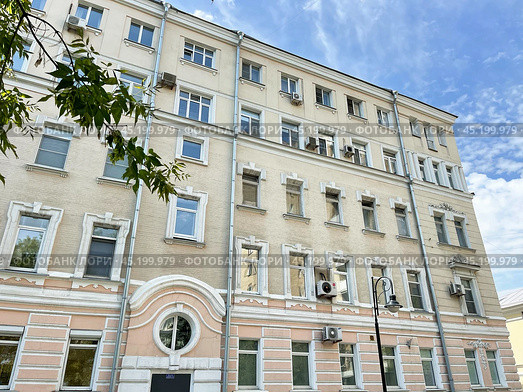 Москва, Гранатный переулок, 2/9 со стороны улицы Спиридоновка. Доходный дом братьев М.П. и Н.П. Армянских, 1899 год постройки. Стоковое фото, фотограф Овчинникова Ирина / Фотобанк Лори