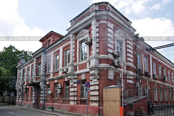 Москва. Хомутовский тупик, 7. Доходный дом В.А. Хлудова. Центральная поликлиника № 3 МВД России (2024 год). Редакционное фото, фотограф Илюхина Наталья / Фотобанк Лори