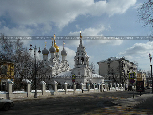 Москва. Храм святителя Николая Чудотворца в Пыжах на улице Большая Ордынка (2018 год). Редакционное фото, фотограф Елена Орлова / Фотобанк Лори