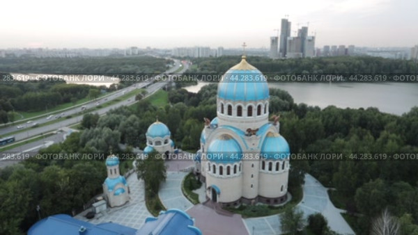 Москва.  Храм Троицы Живоначальной В Честь Тысячелетия Крещения Руси (2024 год). Редакционное видео, видеограф Литвяк Игорь / Фотобанк Лори