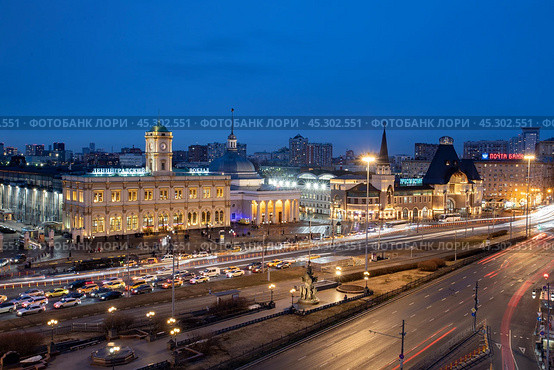 Москва. Комсомольская площадь. Вид на Ленинградский вокзал (2023 год). Редакционное фото, фотограф Литвяк Игорь / Фотобанк Лори