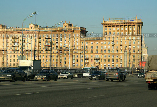 Москва, Кутузовский проспект. Многоквартирный жилой дом 30/32 на пересечении с улицей Киевской (2012 год). Редакционное фото, фотограф Щеголева Ольга / Фотобанк Лори