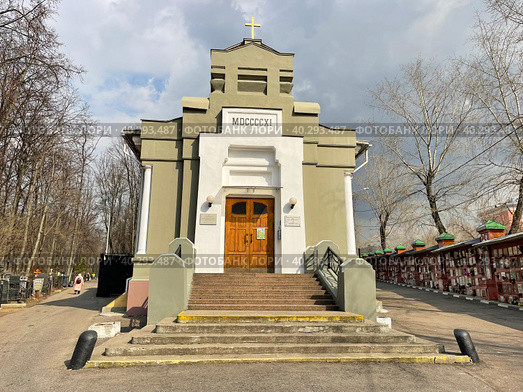 Москва. Лефортово. Введенское (Немецкое) кладбище. Евангелическо-лютеранский храм в честь Святой Троицы (2023 год). Редакционное фото, фотограф Овчинникова Ирина / Фотобанк Лори